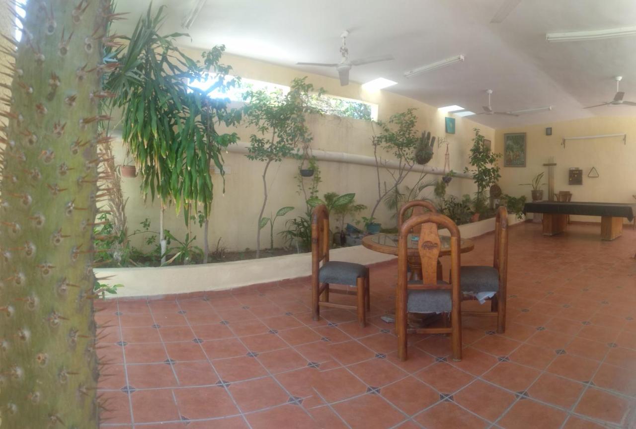 Room In Guest Room - Padrinos Hostal La Paz Full House Exterior photo